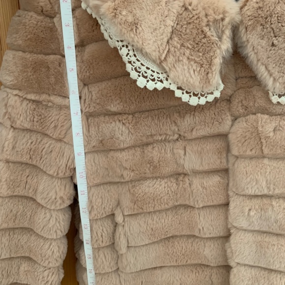 Faux fur children’s coat - Picture 3 of 8